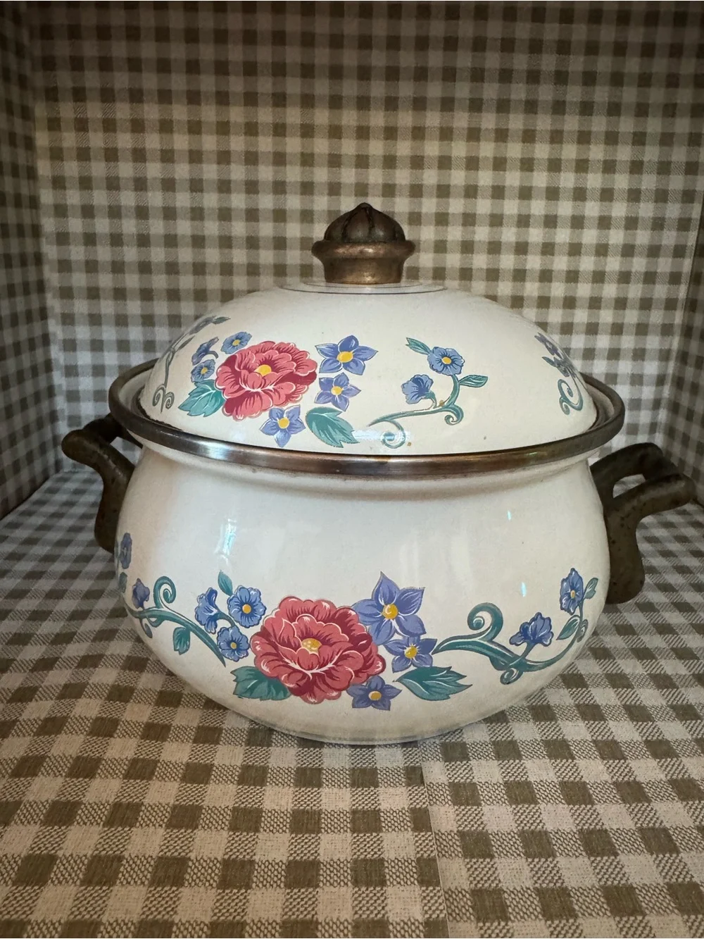 Normandy floral enamel pot - White with Red & Blue Flowers brass toned handles